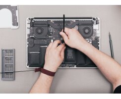 Defekter Laptop der repariert werden muss